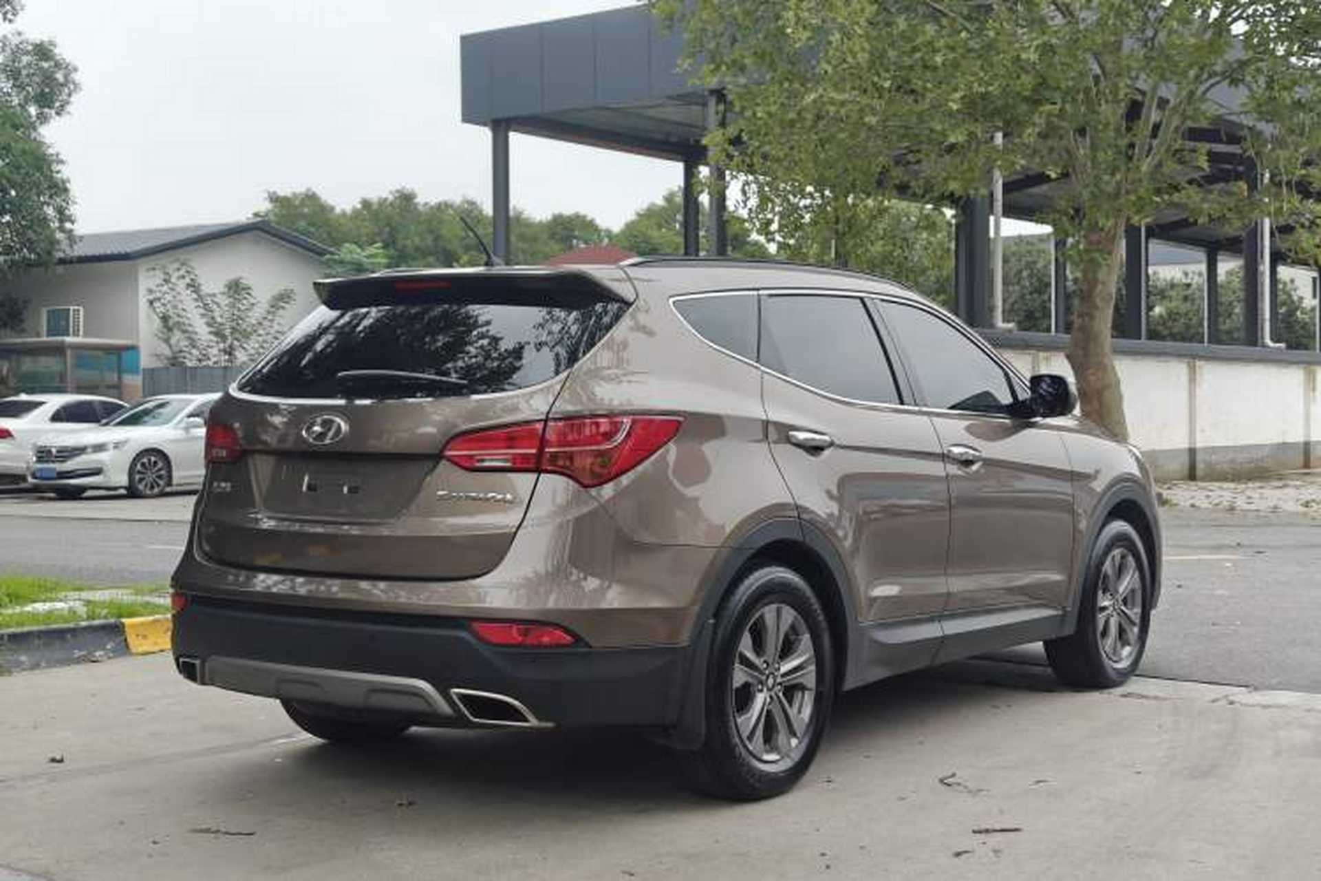 Used Hyundai Santa Fe 2013 2.4L Automatic Two-Wheel Drive Smart Version Exterior 5