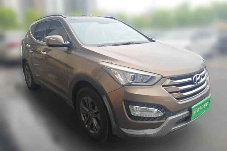 Used Hyundai Santa Fe 2013 2.4L Automatic Two-Wheel Drive Smart Version Front Right 45 Deg
