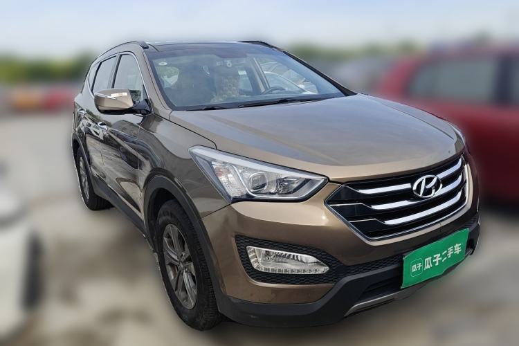 Used Hyundai Santa Fe 2013 2.4L Automatic Two-Wheel Drive Smart Version Front Right 45 Deg