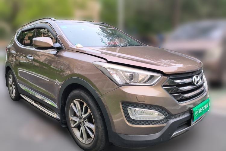 Used Hyundai Santa Fe 2013 2.0T Automatic All-Wheel Drive Prestige Version Front Right 45 Deg