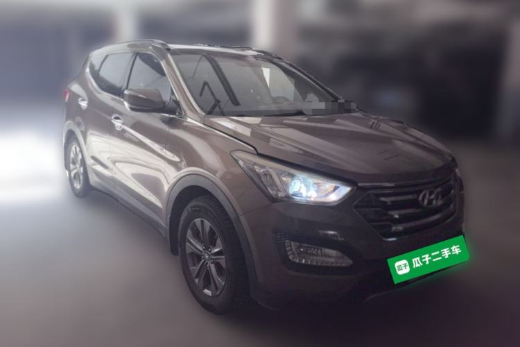 Used Hyundai Santa Fe 2013 2.4L Automatic Two-Wheel Drive Smart Version Front Right 45 Deg