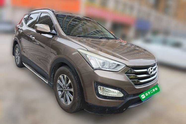 Used Hyundai Santa Fe 2013 2.4L Automatic 4x4 Comfort Edition Front Right 45 Deg