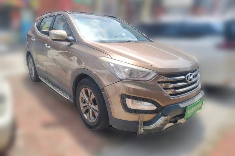 Used Hyundai Santa Fe 2013 2.4L Automatic Two-Wheel Drive Smart Version Front Right 45 Deg