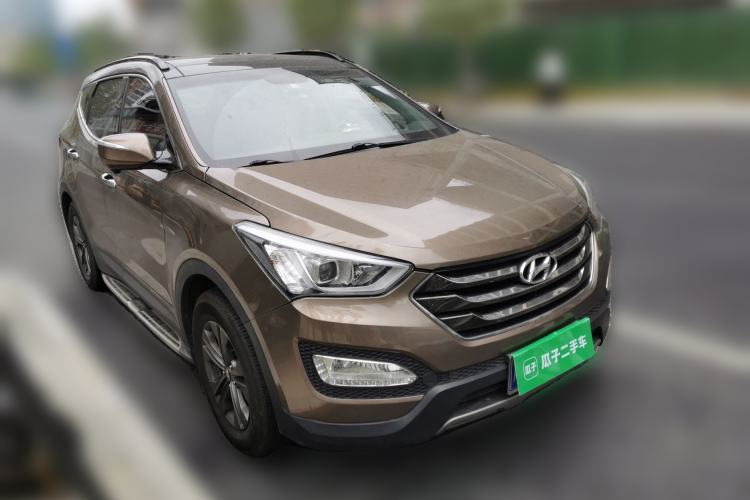 Used Hyundai Santa Fe 2013 2.4L Automatic Two-Wheel Drive Smart Version Front Right 45 Deg
