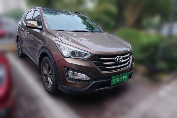 Used Hyundai Santa Fe 2013 Revised Version 2.4L Automatic All-Wheel Drive Smart Type Front Right 45 Deg