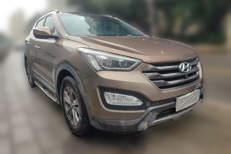 Used Hyundai Santa Fe 2013 2.4L Automatic Two-Wheel Drive Smart Version Front Right 45 Deg