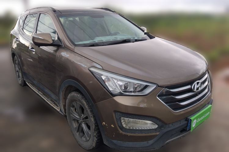 Used Hyundai Santa Fe 2013 2.4L Automatic Two-Wheel Drive Smart Version Front Right 45 Deg