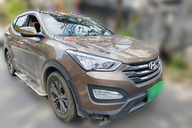 Used Hyundai Santa Fe 2013 2.4L Automatic Two-Wheel Drive Smart Version Front Right 45 Deg