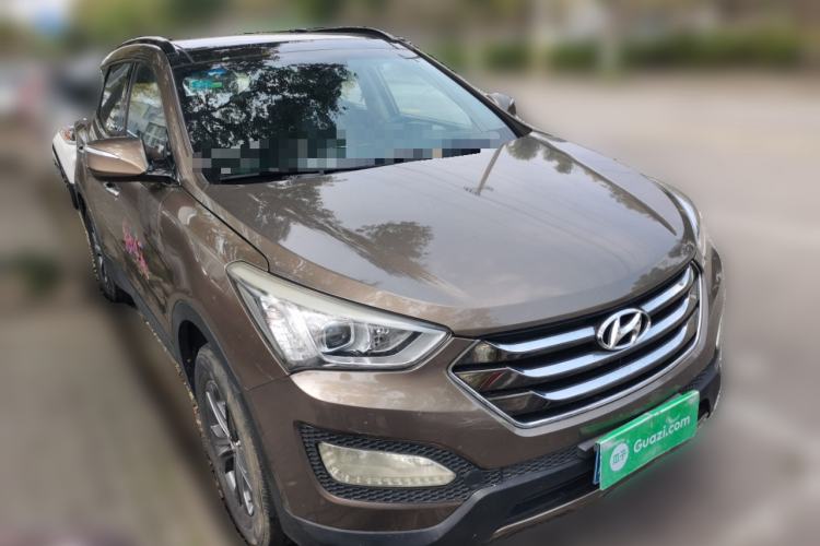 Used Hyundai Santa Fe 2013 2.4L Automatic Two-Wheel Drive Smart Version Front Right 45 Deg