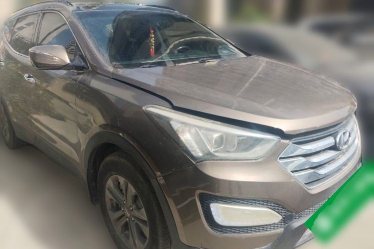 Used Hyundai Santa Fe 2013 2.4L Automatic Two-Wheel Drive Smart Version Front Right 45 Deg