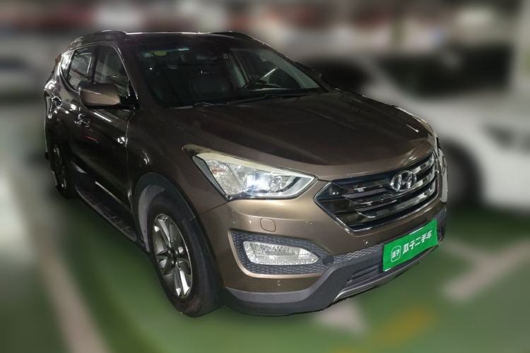 Used Hyundai Santa Fe 2013 Revised Version 2.0T Automatic All-Wheel Drive Top-Tier Trim Front Right 45 Deg