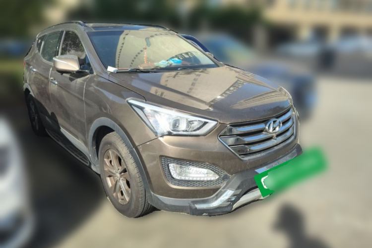 Used Hyundai Santa Fe 2013 2.4L Automatic 4x4 Smart Version Front Right 45 Deg
