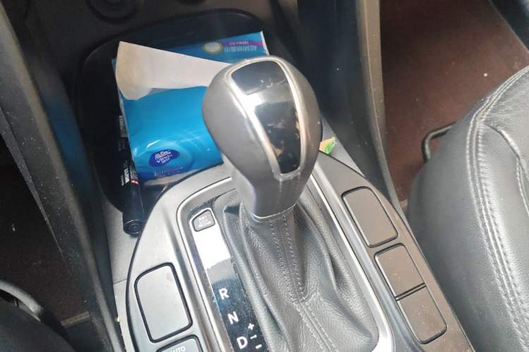 Used Hyundai Santa Fe 2013 2.4L Automatic Two-Wheel Drive Smart Version Gear Lever