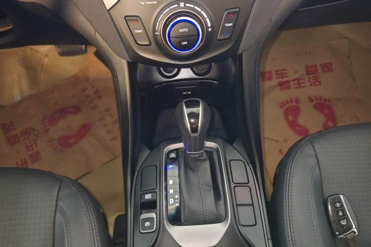 Used Hyundai Santa Fe 2013 Revised Version 2.4L Automatic All-Wheel Drive Smart Type Gear Lever