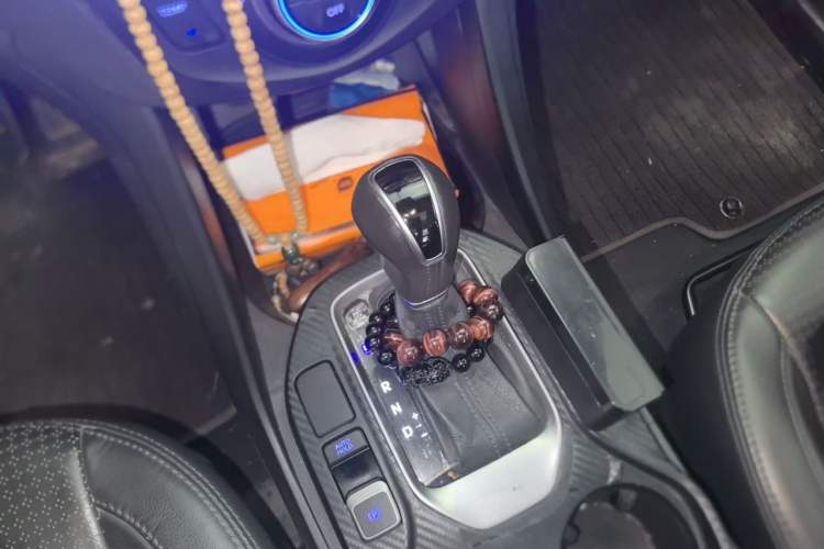Used Hyundai Santa Fe 2013 2.4L Automatic Two-Wheel Drive Smart Version Gear Lever