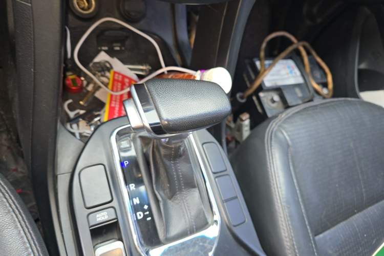 Used Hyundai Santa Fe 2013 2.4L Automatic 4x4 Comfort Edition Gear Lever