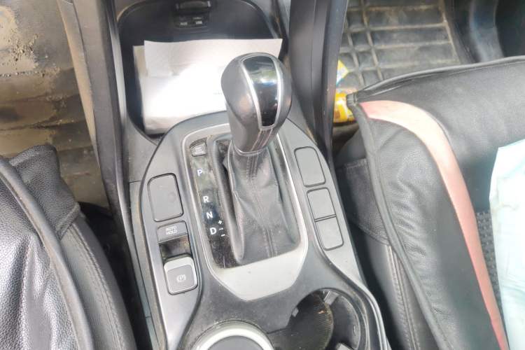 Used Hyundai Santa Fe 2013 2.4L Automatic Two-Wheel Drive Smart Version Gear Lever
