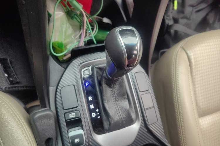 Used Hyundai Santa Fe 2013 2.4L Automatic Two-Wheel Drive Smart Version Gear Lever