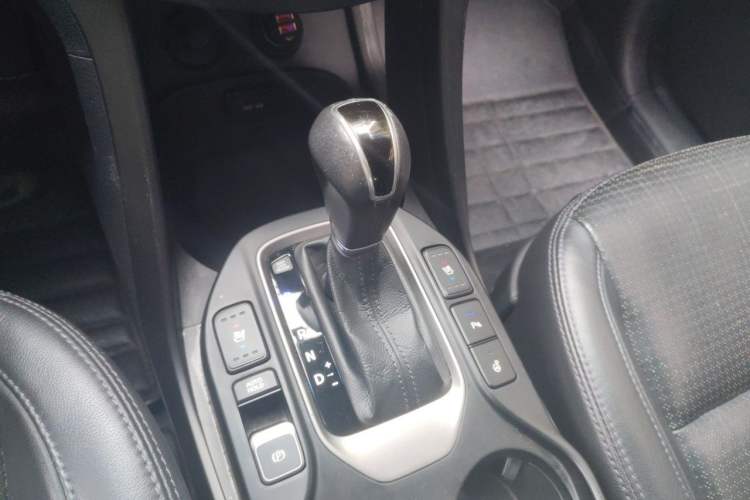 Used Hyundai Santa Fe 2013 2.0T Automatic All-Wheel Drive Top Trim Gear Lever