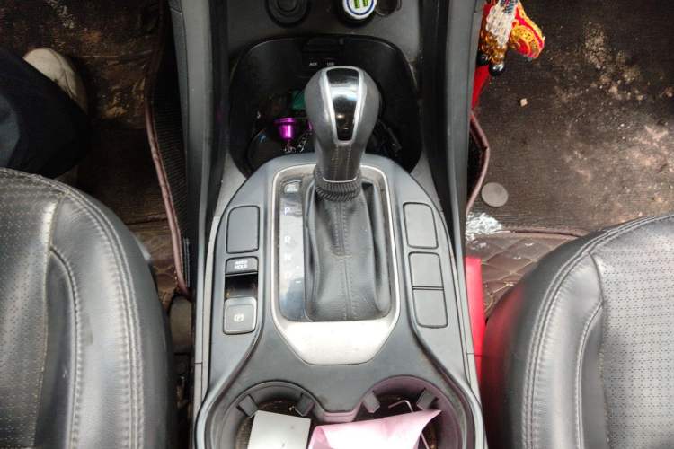 Used Hyundai Santa Fe 2013 2.4L Automatic Two-Wheel Drive Smart Version Gear Lever