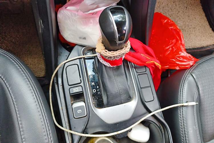 Used Hyundai Santa Fe 2013 2.4L Automatic Two-Wheel Drive Smart Version Gear Lever