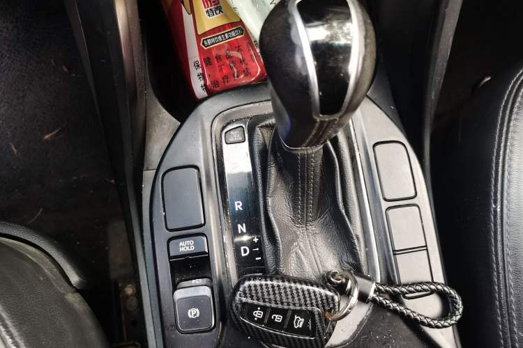 Used Hyundai Santa Fe 2013 2.4L Automatic Two-Wheel Drive Smart Version Gear Lever