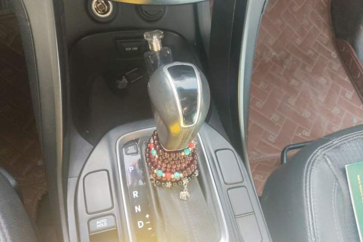 Used Hyundai Santa Fe 2013 2.4L Automatic Two-Wheel Drive Smart Version Gear Lever