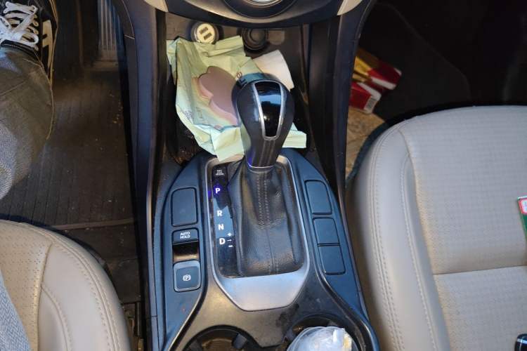 Used Hyundai Santa Fe 2013 2.4L Automatic Two-Wheel Drive Smart Version Gear Lever