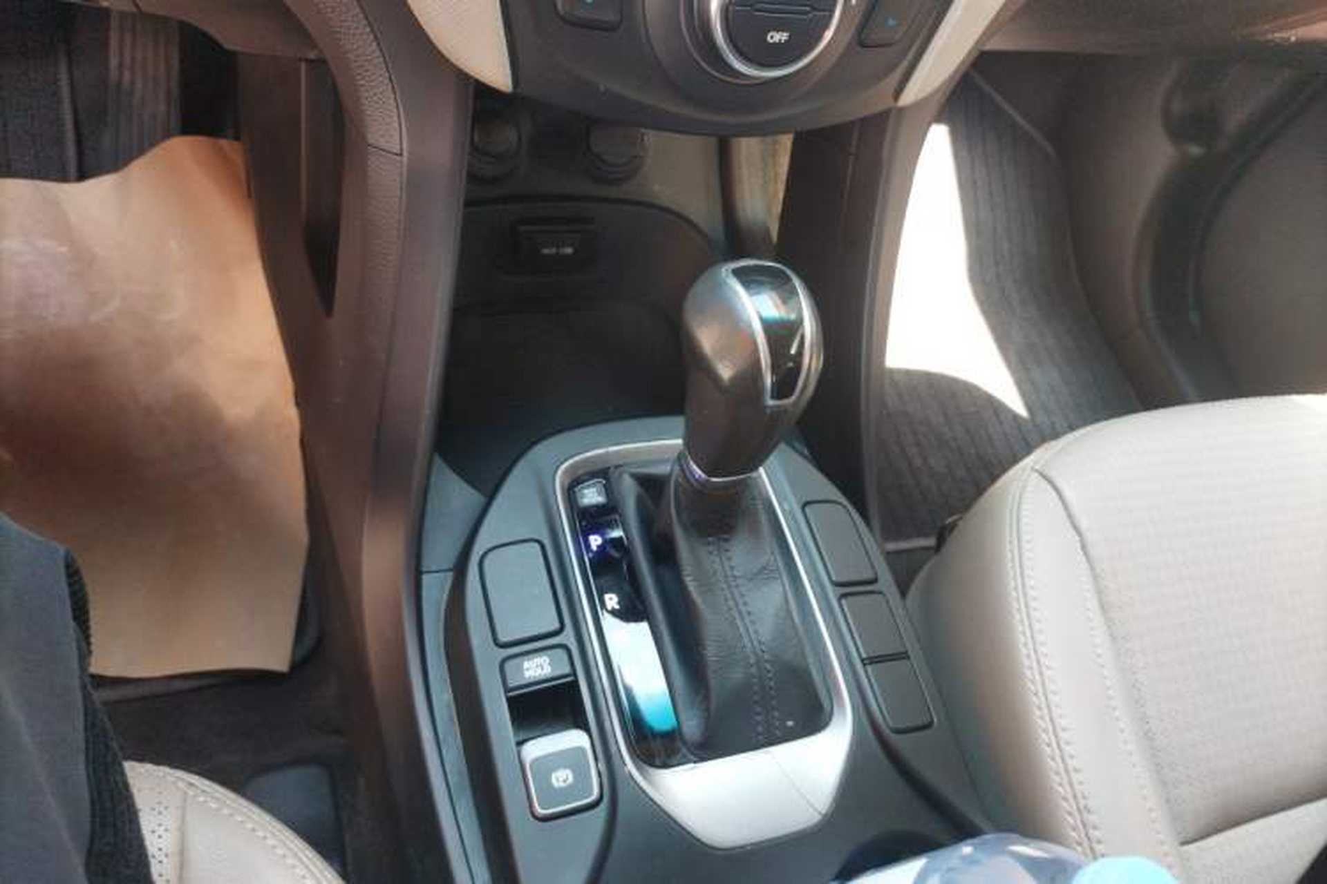 Used Hyundai Santa Fe 2013 2.4L Automatic Two-Wheel Drive Smart Version Gear Lever
