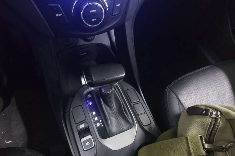 Used Hyundai Santa Fe 2013 2.4L Automatic Two-Wheel Drive Smart Version Gear Lever