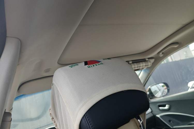 Used Hyundai Santa Fe 2013 2.4L Automatic Two-Wheel Drive Smart Version Headliner