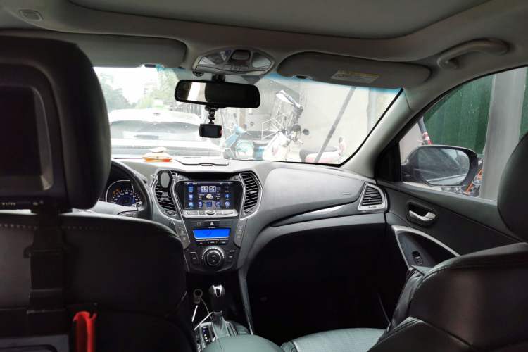 Used Hyundai Santa Fe 2013 2.4L Automatic Two-Wheel Drive Smart Version Headliner