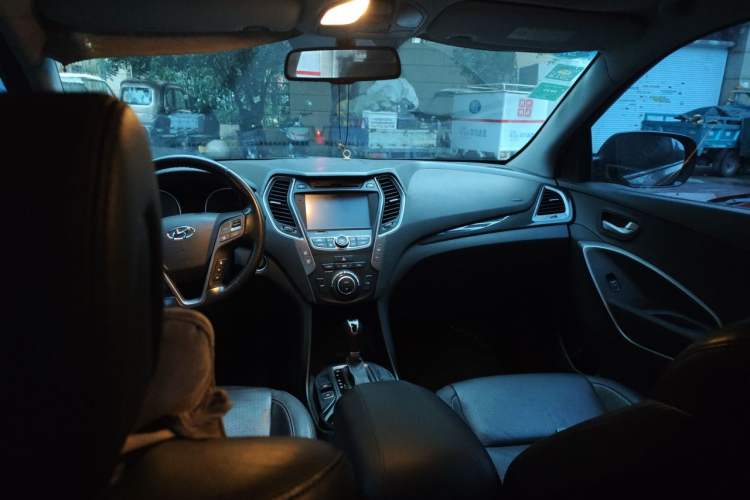 Used Hyundai Santa Fe 2013 Revised Version 2.4L Automatic All-Wheel Drive Smart Type Headliner