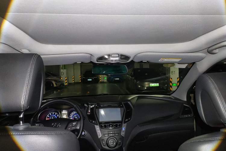 Used Hyundai Santa Fe 2013 Revised Version 2.0T Automatic All-Wheel Drive Top-Tier Trim Headliner
