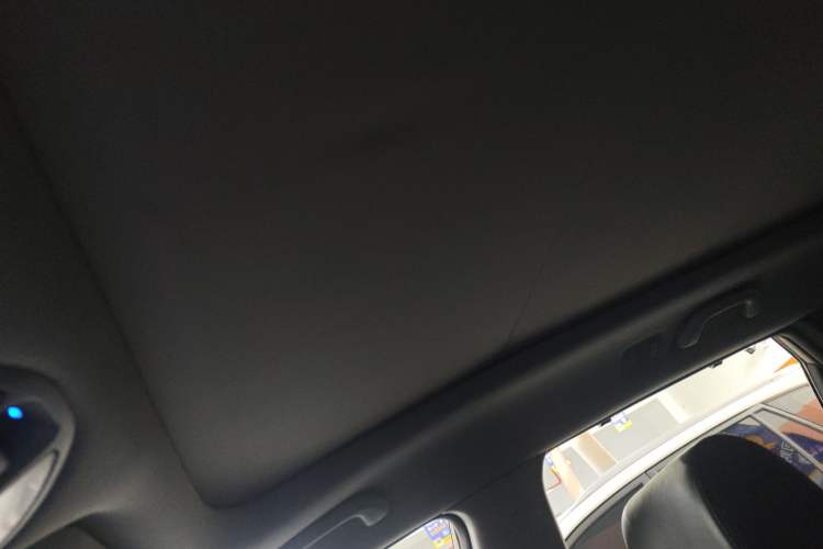 Used Hyundai Santa Fe 2013 2.4L Automatic Two-Wheel Drive Smart Version Headliner