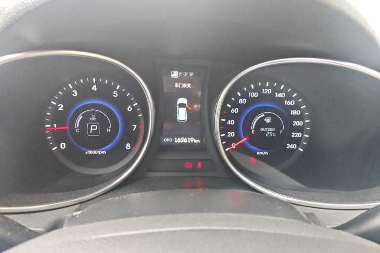 Used Hyundai Santa Fe 2013 2.4L Automatic Two-Wheel Drive Smart Version Instrument Cluster