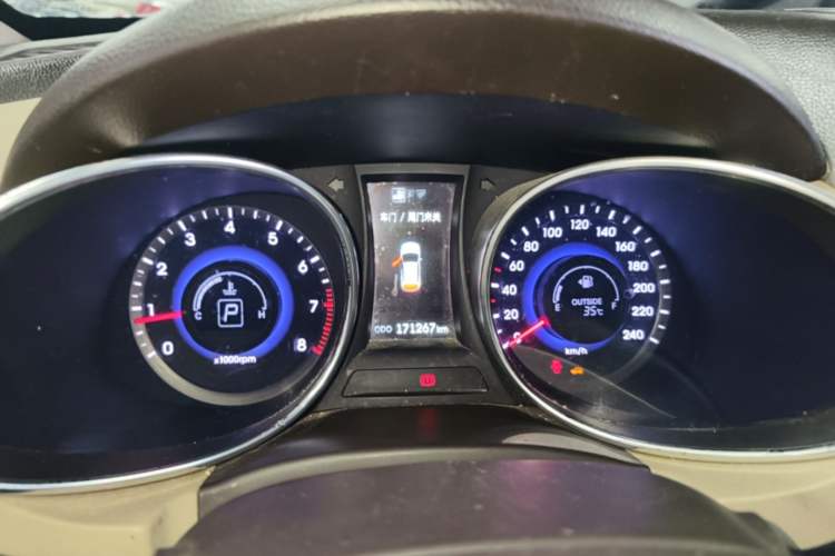Used Hyundai Santa Fe 2013 2.4L Automatic Two-Wheel Drive Smart Version Instrument Cluster
