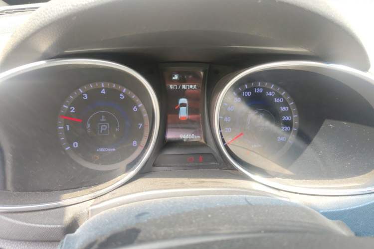 Used Hyundai Santa Fe 2013 2.4L Automatic Two-Wheel Drive Smart Version Instrument Cluster