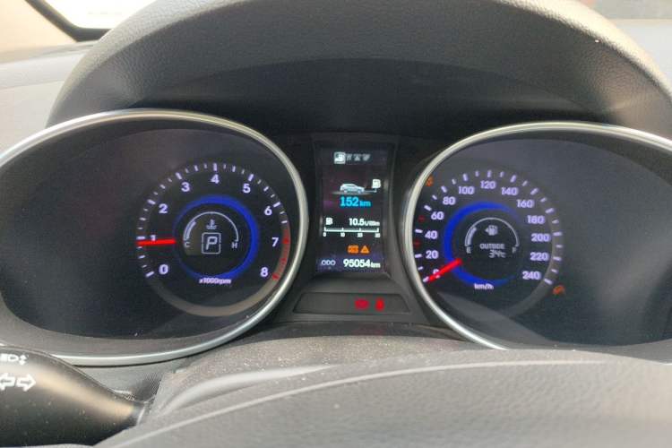 Used Hyundai Santa Fe 2013 2.4L Automatic Two-Wheel Drive Smart Version Instrument Cluster