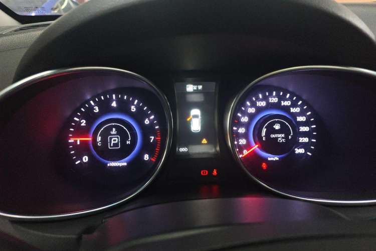 Used Hyundai Santa Fe 2013 2.4L Automatic Two-Wheel Drive Smart Version Instrument Cluster