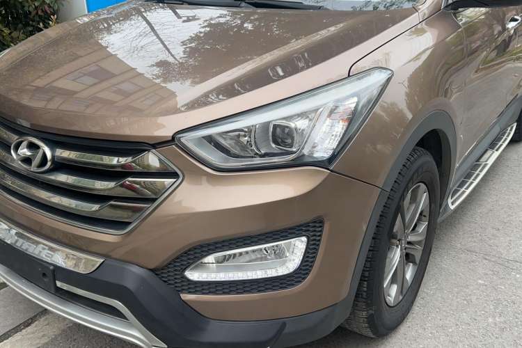 Used Hyundai Santa Fe 2013 2.4L Automatic Two-Wheel Drive Smart Version Left Front Headlight