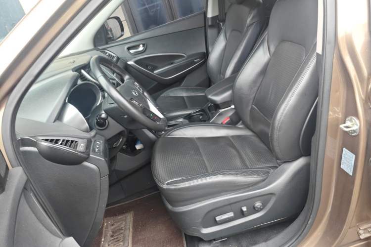 Used Hyundai Santa Fe 2013 2.4L Automatic Two-Wheel Drive Smart Version Left Front Seat