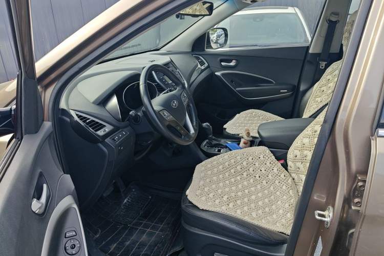 Used Hyundai Santa Fe 2013 2.4L Automatic Two-Wheel Drive Smart Version Left Front Seat