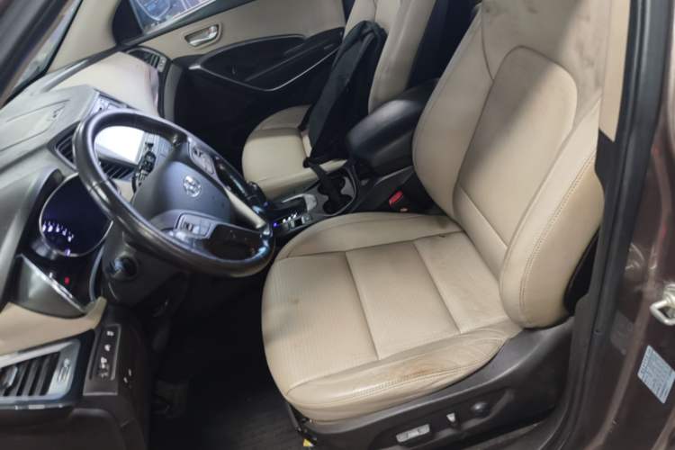 Used Hyundai Santa Fe 2013 2.4L Automatic Two-Wheel Drive Smart Version Left Front Seat