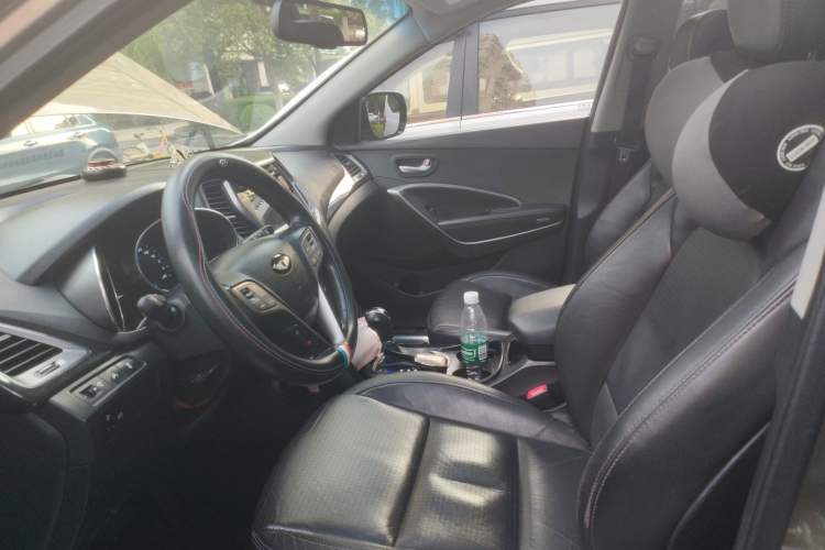 Used Hyundai Santa Fe 2013 2.4L Automatic Two-Wheel Drive Smart Version Left Front Seat