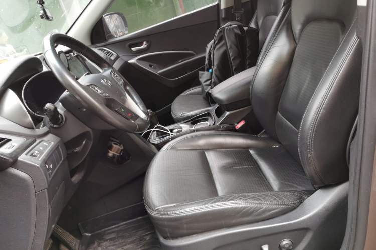 Used Hyundai Santa Fe 2013 2.4L Automatic Two-Wheel Drive Smart Version Left Front Seat