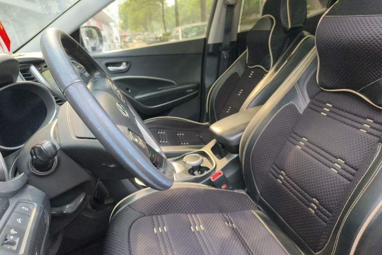 Used Hyundai Santa Fe 2013 2.4L Automatic Two-Wheel Drive Smart Version Left Front Seat