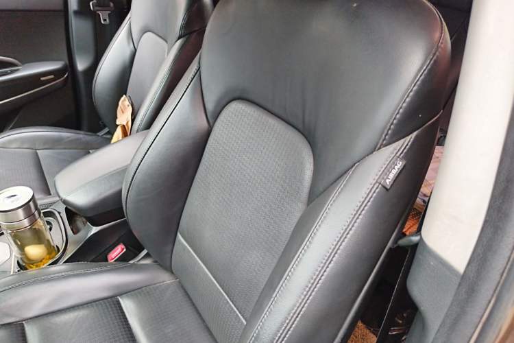 Used Hyundai Santa Fe 2013 2.4L Automatic Two-Wheel Drive Smart Version Left Front Seat
