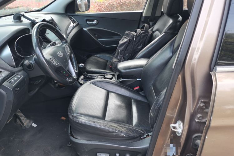 Used Hyundai Santa Fe 2013 2.4L Automatic Two-Wheel Drive Smart Version Left Front Seat
