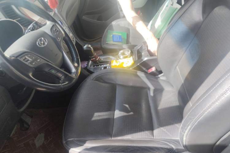 Used Hyundai Santa Fe 2013 2.4L Automatic Two-Wheel Drive Smart Version Left Front Seat